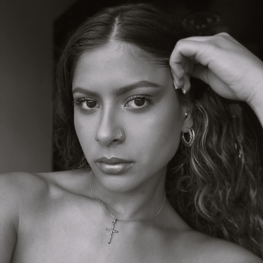 Meet your Posher, Alexia